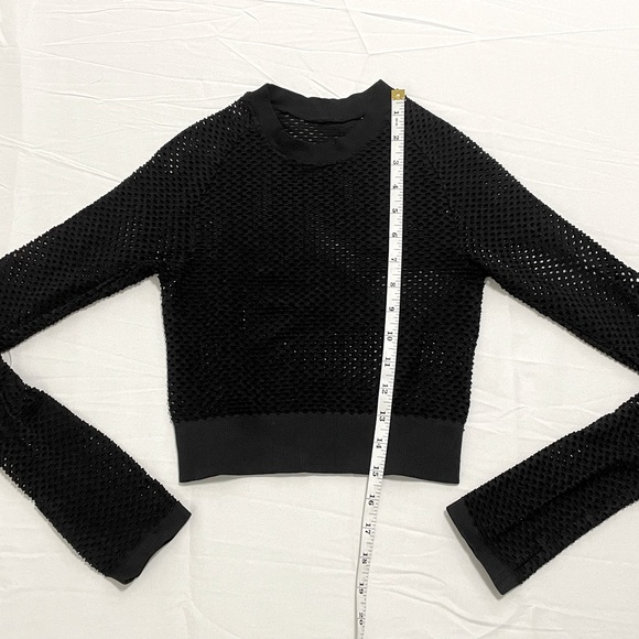 Carbon38 fitted fishnet mesh crop top - Picture 6 of 9